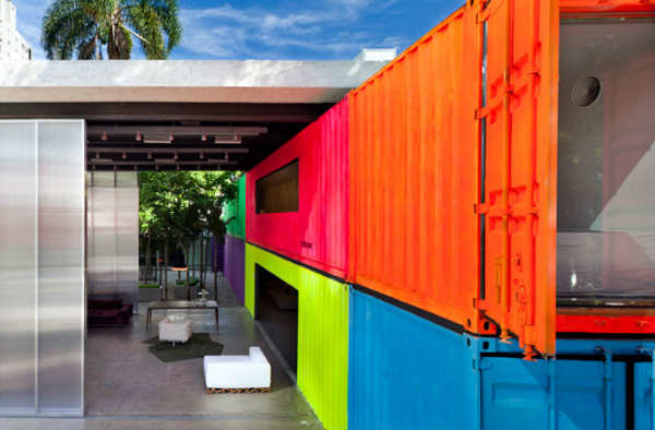 Casa colorata container exterior